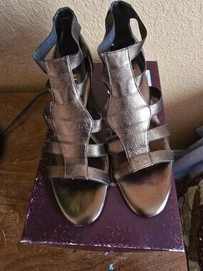 Amalfi by Rangoni Size 7